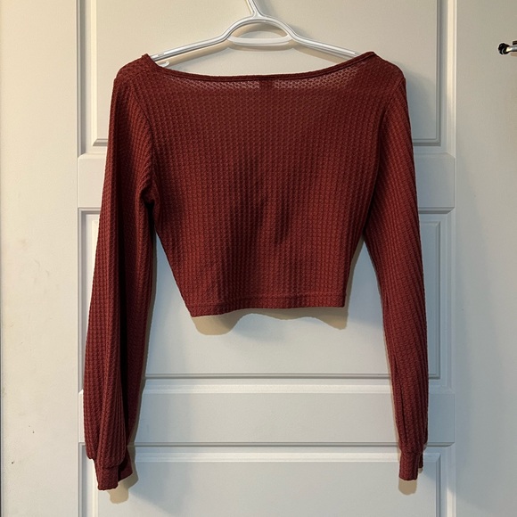 🌸3 FOR 5🌸 SHEIN Maroon twist knot up long sleeve crop top - Picture 2 of 3